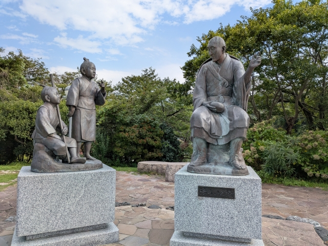 良寛と子どもたちの銅像